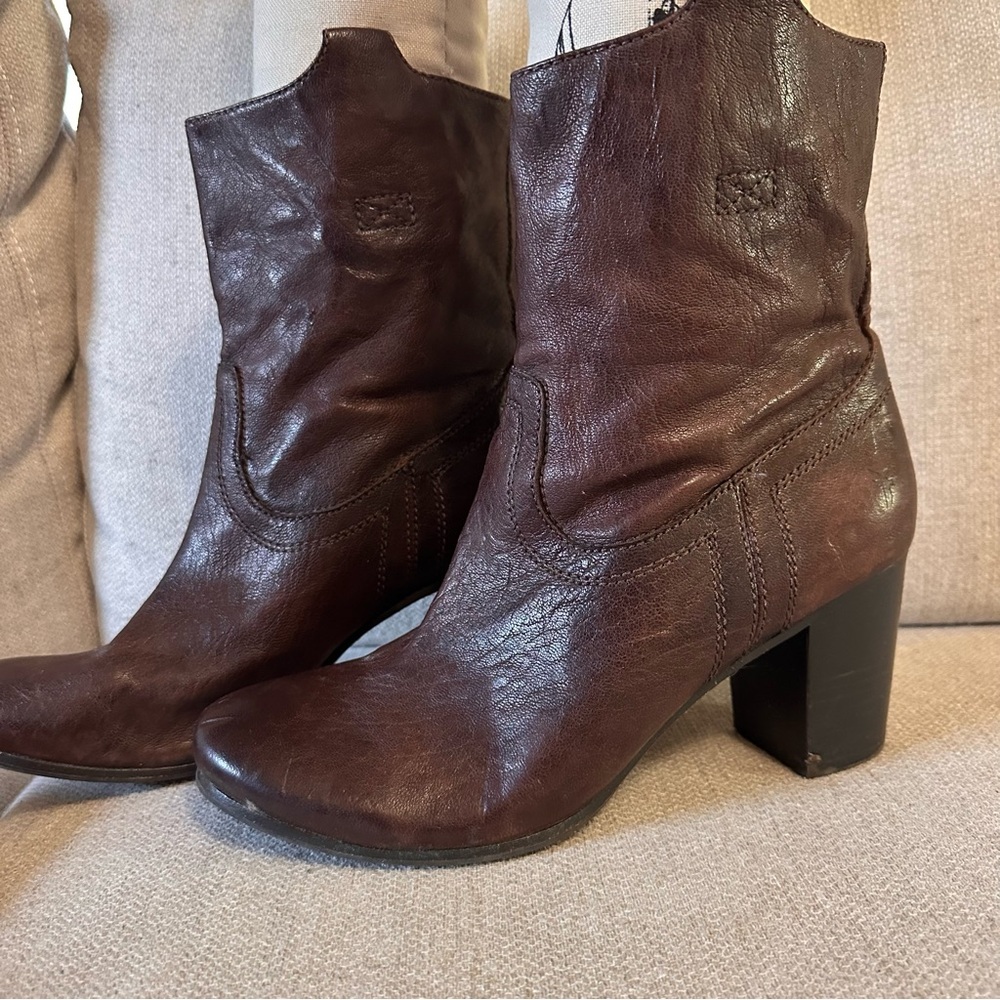 Frye Carson Mid Heel Dark Brown Leather Boots Pull On Vintage - Picture 4 of 10